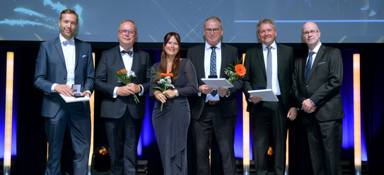 Übergabe der Ehrenplakette