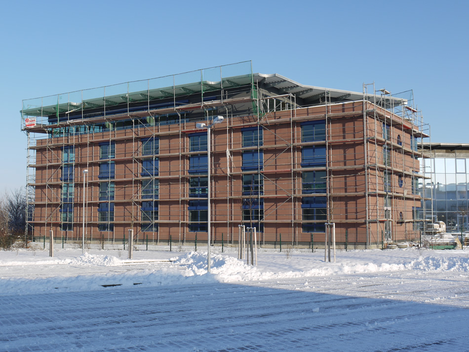 Das Gebäude 2 welches nachträglich an unser erstes Haus gebaut wurde, das Gebäude ist in ein Gerüst gehüllt